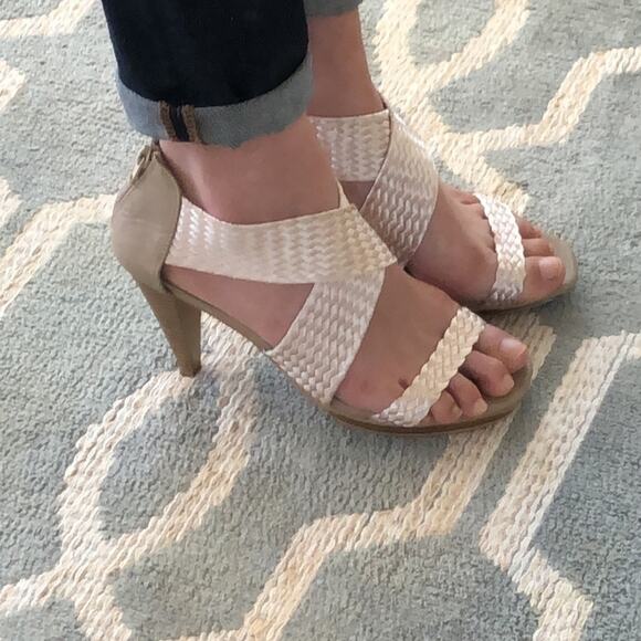 Pilar Abril Cream Heeled Sandals, Size 7 1/2 - Picture 2 of 9